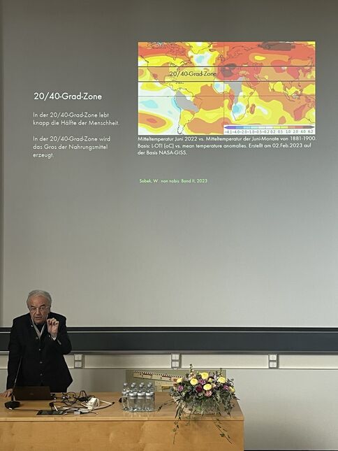 Werner Sobek rief in seinem Schlussreferat eindringlich dazu auf, mehr zu tun, um die globale Erderwärmung auf maximal 1,5 Grad zu begrenzen. (Foto: Andreas Walker)